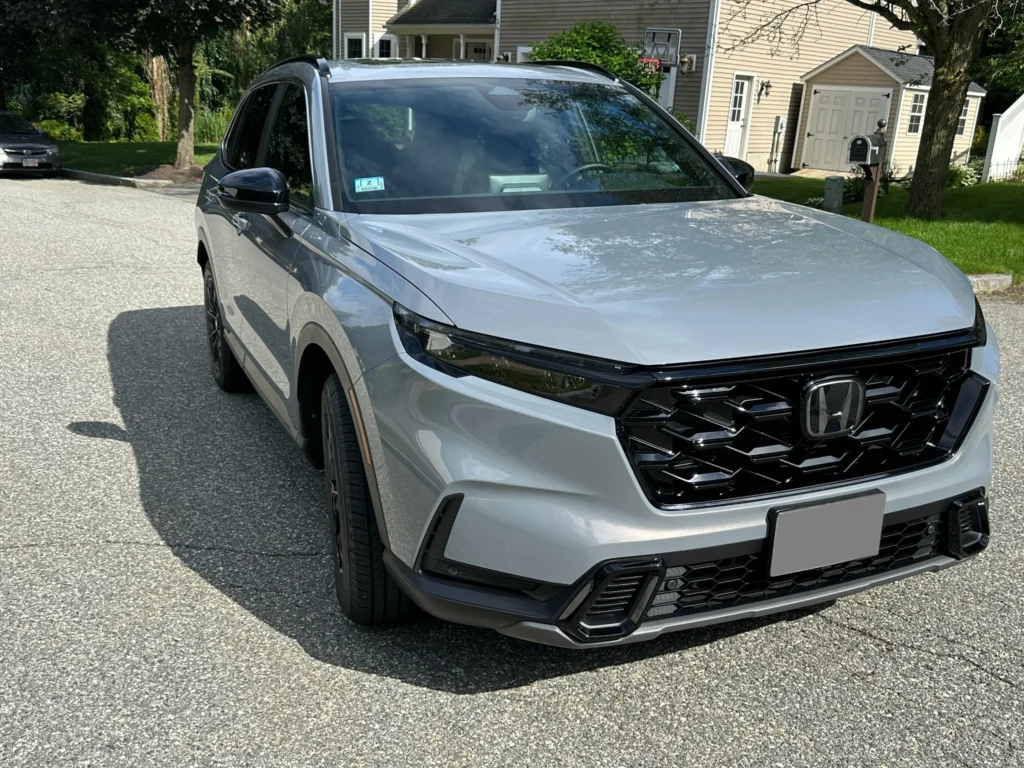 Honda CR-V after full detailing service in Stoneham MA – exterior and engine restored